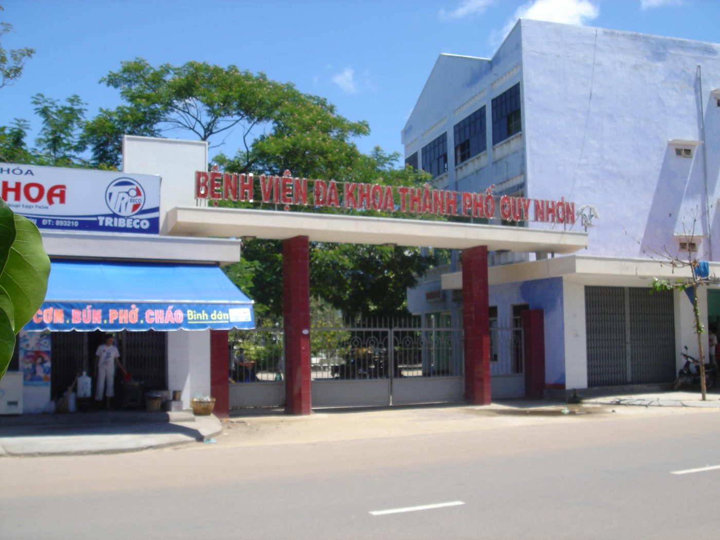 Photograph from the Rotaplast mission, Qui Nhon, Vietnam, November 2004