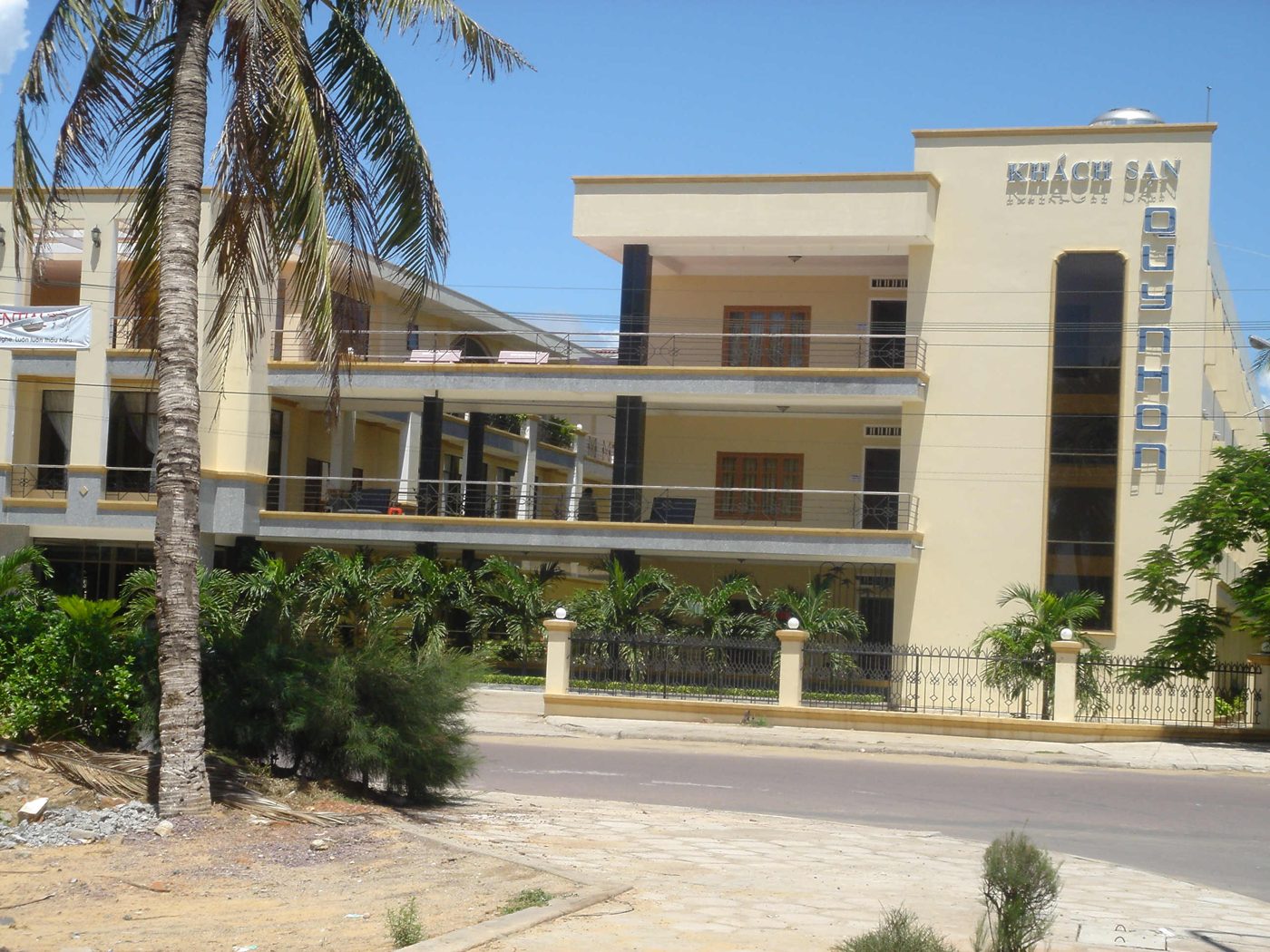 Photograph from the Rotaplast mission, Qui Nhon, Vietnam, November 2004