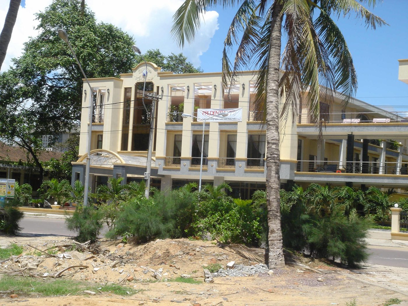 Photograph from the Rotaplast mission, Qui Nhon, Vietnam, November 2004