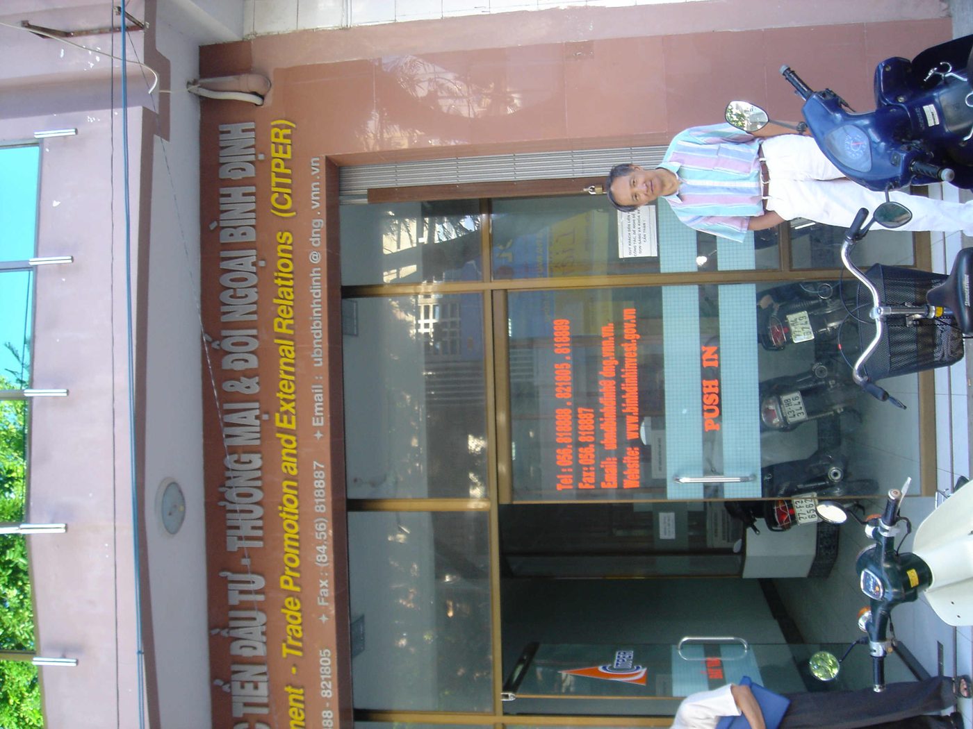 Photograph from the Rotaplast mission, Qui Nhon, Vietnam, November 2004
